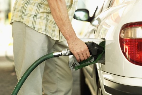 Od ponoći veće cijene benzina, dizel jeftiniji