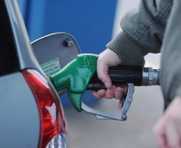 Dobre vijesti za vozače, od ponoći jeftinije gorivo
