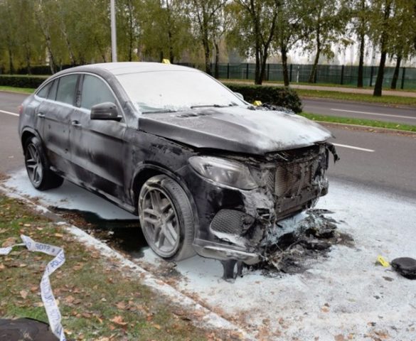 Rešetari: Zbog kvara na motoru planuo automobil u vožnji