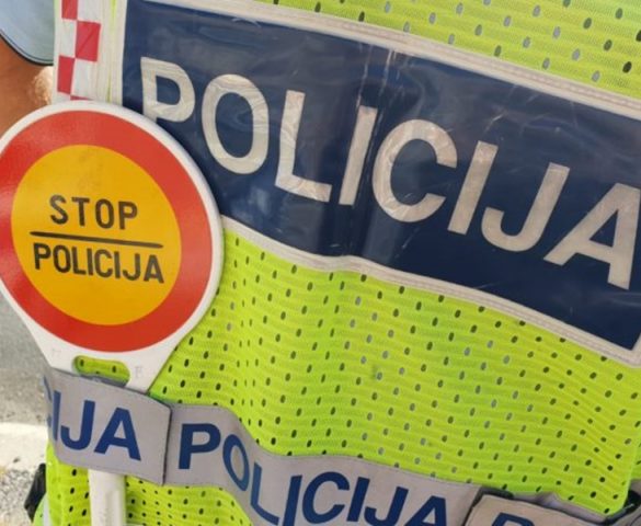 Vozač slatio u kanal: Djeca istrčala iz autobusa i podletjela pod auto