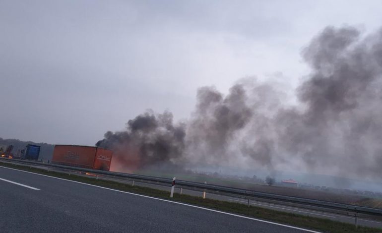 Požar kod Slavonskog Broda: Izgorio kamion na autocesti