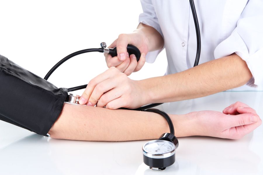 visok tlak uzrok heljda hipertenzije