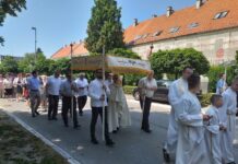 Blagdan je Tijelova, brojne procesije diljem Hrvatske