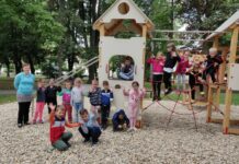 Novogradiški mališani u veseloj šetnji gradom/ foto