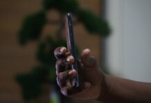 ZABRINUTI ZA SIGURNOST GRAĐANA: Uvedena prva zabrana istodobnog hodanja i gledanja u mobitel u svijetu