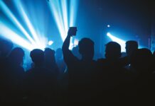 Jučer 180 novooboljelih, Stožer ograničio rad noćnih klubova i barova