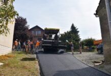 U tijeku su radovi na asfaltiranju puta u Rešetarima