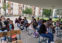 Uz prigodan program i nova pravila prvašići iz Lovraka krenuli u školsku avanturu