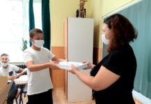 Ministarstvo učenicima OŠ “Ante Starčevića” Rešetari uručilo nove tablet uređaje