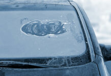 Trik kako odlediti stakla auta za par sekundi – bez struganja