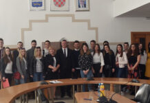 Brodsko posavska županija raspisala natječaj za stipendiranje 52 studenta