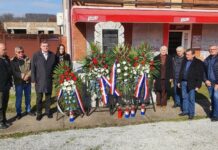 Izaslanstvo HSS-a položilo cvijeće i zapalilo svijeće kod spomenika Sibinjskim žrtvama