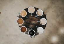 Hrvati od ponedjeljka na terasama kafića bez glazbe i s tri metra razmaka među stolovima