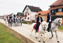 Bodovaljci: Jahači i ove godine pjesmom na „Pokladnom jahanju” pozdravili mještane