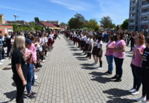 Novogradiški maturanti oprostili se sa srednjoškolskim danima: Sretno!