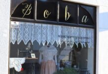 Prigodno uređeni izlozi: Čuvati baštine povodom manifestacije Brodsko kolo