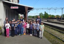 Drugašići na Željezničkom kolodvoru Nova Gradiška
