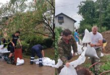 Obilna kiša ponovno stvara probleme: U tijeku radovi na izgradnji zečjih nasipa u Kovačevcu