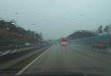 Vozači oprez; na ljetnoj kiši cesta može biti skliska poput poledice – nogu s gasa