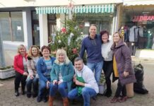 Naši prodavači s Trga glazbenika u blagdanskom raspoloženju