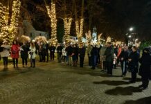 Upaljena treća svijeća na adventskom vijencu