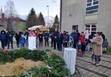 Manifestacija advent u Okučanima: Upaljena treća svijeća