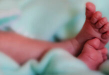 Župan Marušić i gradonačelnik Grgić darivali novorođene bebe u novogradiškoj bolnici; Matea i Vito prve bebe u novoj godini