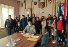 U općini Okučani potpisani ugovori o novčanim potporama učenika i studenata