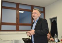 Pjesnička večer sa Zrinkom Kapetanićem: Pjesnikom se rodiš, a policajcem postaneš