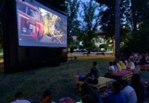 Mališani uživali u kinu na otvorenom