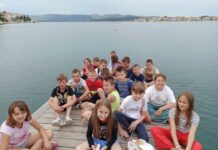 Škola plivanja u međunarodnom ljetnom kampu Luša u Brodarici