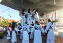 Sutra u Orubici Smotra folklora „Kolo na dva štuka”