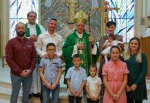 Biskup Antun krstio peto dijete obitelj Ciprić u Davoru