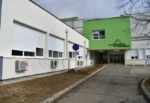 Ministar zdravstva Vili Beroš obišao ozlijeđene u novogradiškoj bolnici koji su stradali u stravičnom sudaru vlakova