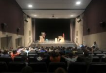 Predstava za djecu “Nevidljivo” razveselila djecu u Domu kulture