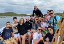 Maturalac učenika novogradiške Elektrotehničke i ekonomske škole