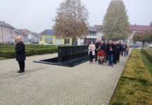 Nova Gradiška: Položeni vijenci uoči sutrašnjeg blagdana Svih svetih i Dušnog dana