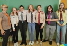 I učenici i profesori Industrijsko obrtničke škole obilježili Dan kravate