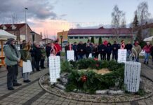 Advent u Okučanima: Kazališne predstave, podjela paketića, adventske pjesme, tradicionalno paljenje svijeća