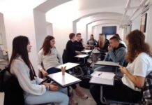 Gimnazija Nova Gradiška: U „Mjesecu hrvatske knjige” – kviz „Ovisni o čitanju”