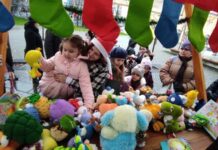 Uz malo truda do osmijeha: Novogradiški volonteri proveli akciju „Donesi igračku,  uzmi igračku”