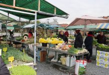 Bogata ponuda uoči Uskrsa na novogradiškoj tržnici