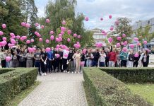 Gimnazijalci obilježili Dan ružičaste vrpce uz poruku: Brinite se o svome zdravlju i odazovite se na preventivni pregled!