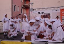 Ljepota Slavonije u Novoj Gradiški: Održan folklorni program „Snašo jesil’ sajmovala”