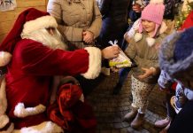 Nova Gradiška: Djed Božićnjak darivao mališane