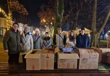 U duhu Božića darivali mališane poklonima