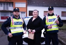 Znak pažnje: Policija i Auto klub Nova Gradiška dijelili cvijeće i prigodne poklone povodom Dana žena