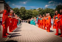 Novogradiški maturanti za kraj srednjoškolskog obrazovanja otplesali quadrillu