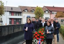 Položeni vijenci i zapaljene svijeće povodom Dana sjećanja