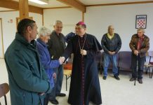 Biskup Ivo pohodio prognaničko naselje Kovačevac